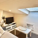 Studio Lumineux & Spacieux, Tout Neuf, Grand Lit